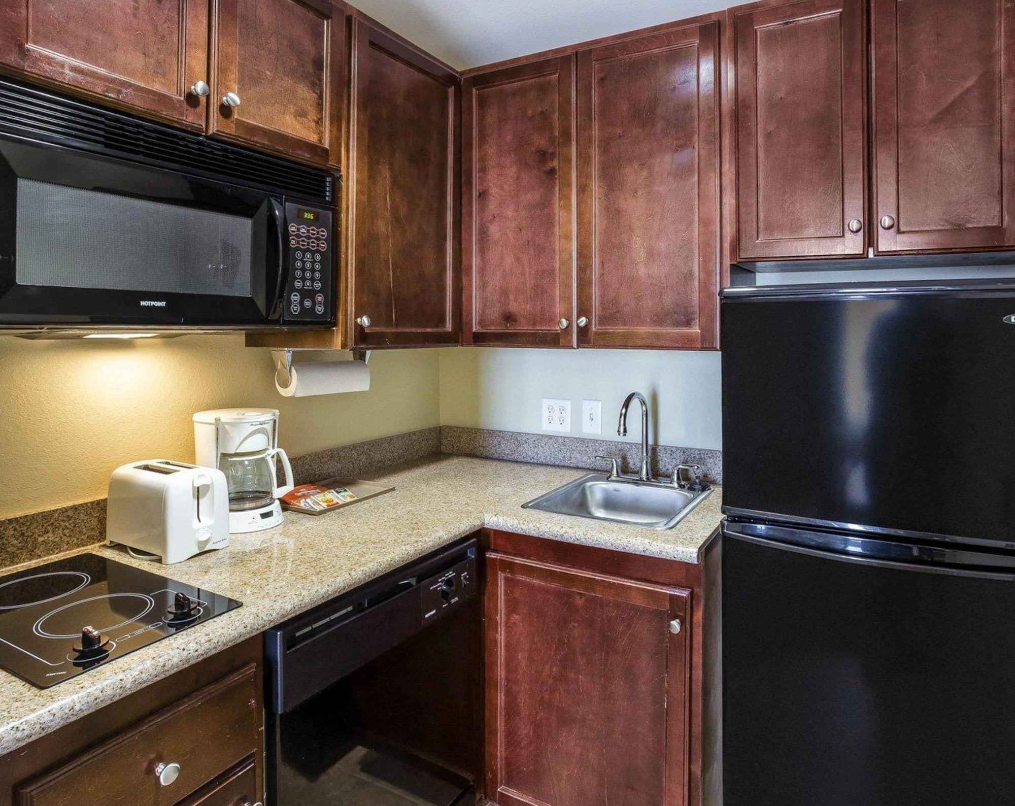 Mainstay Suites Гоума Екстер'єр фото