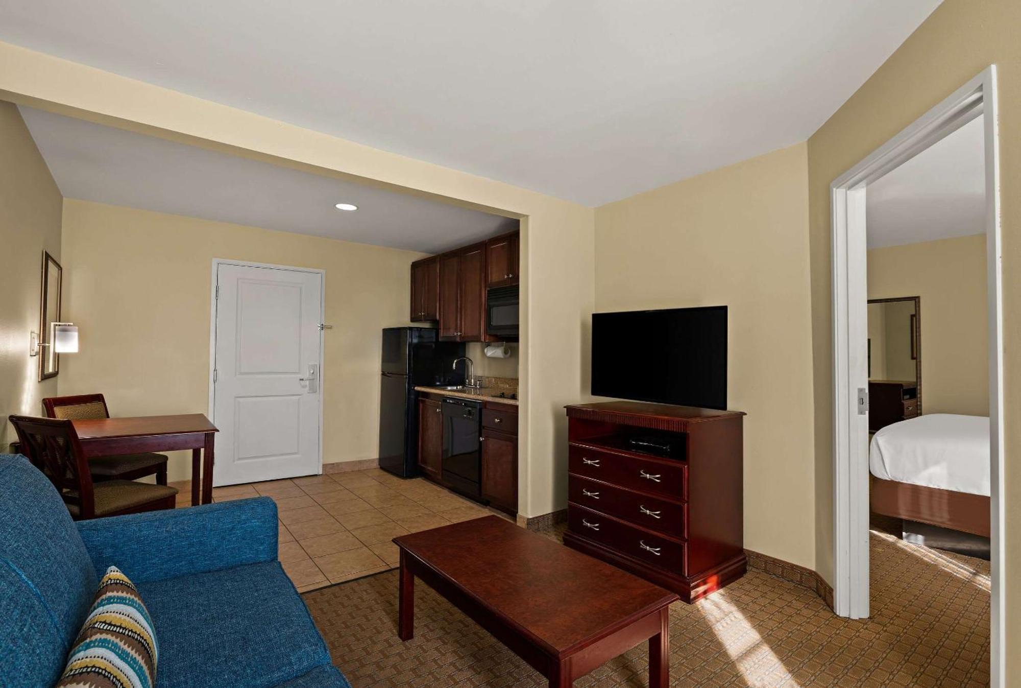 Mainstay Suites Гоума Екстер'єр фото