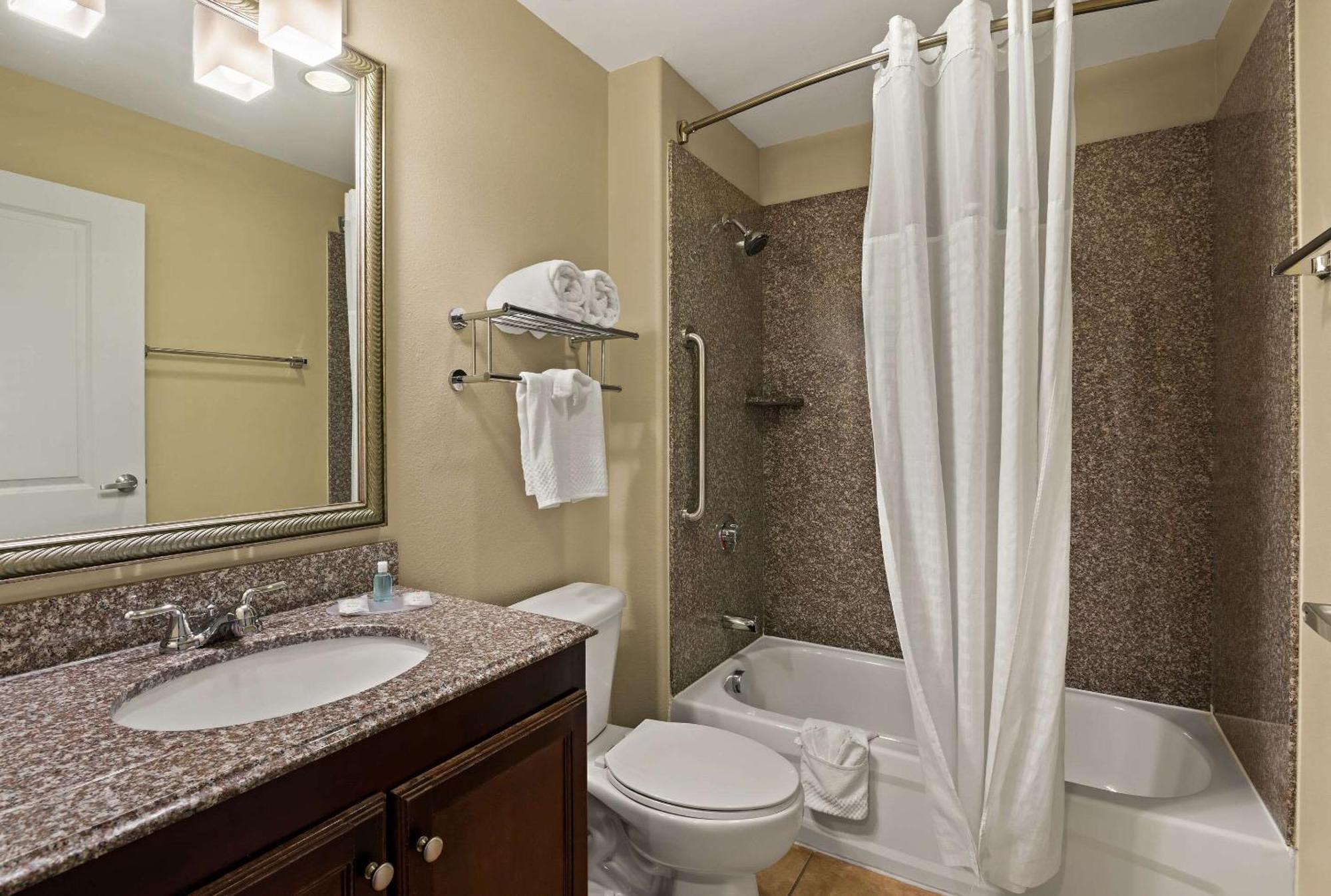 Mainstay Suites Гоума Екстер'єр фото