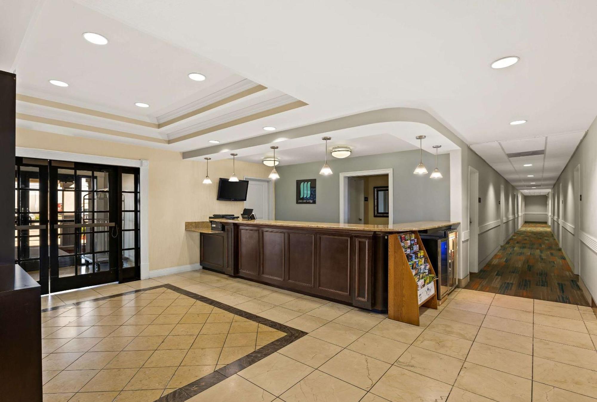 Mainstay Suites Гоума Екстер'єр фото