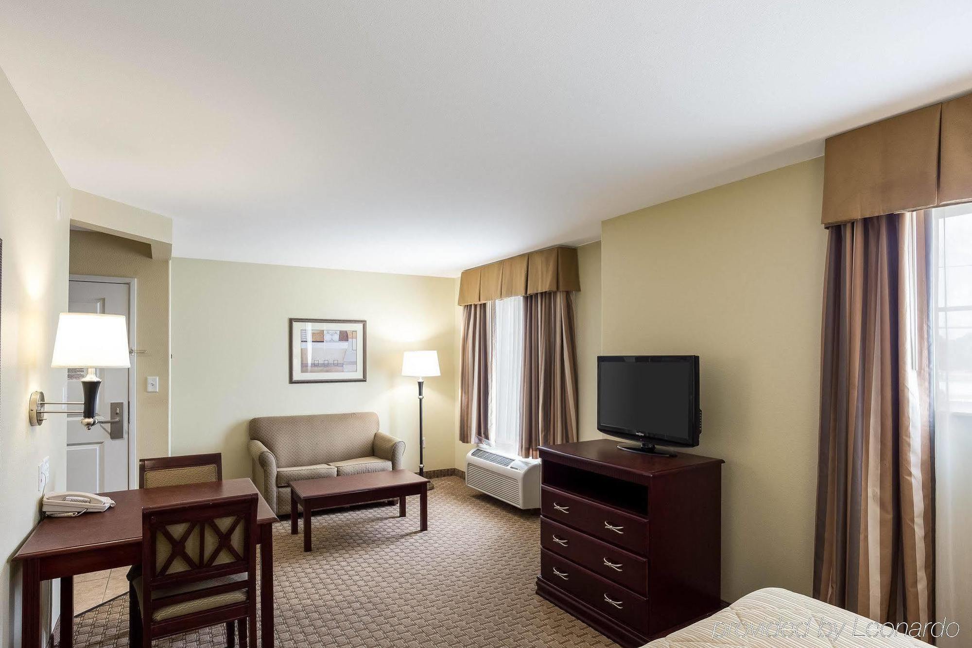 Mainstay Suites Гоума Екстер'єр фото