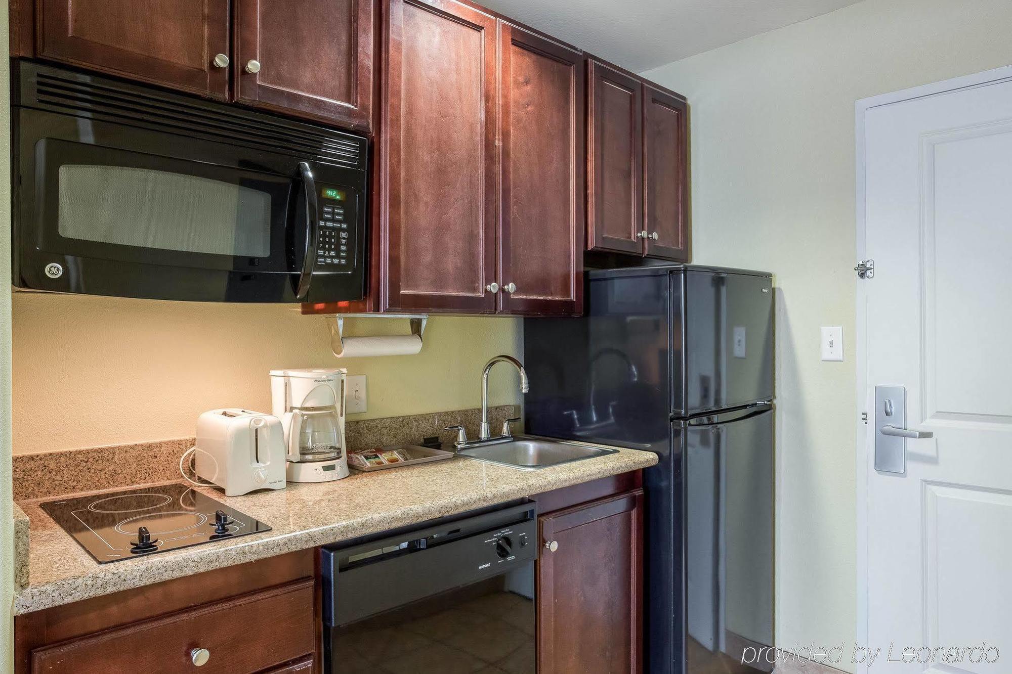 Mainstay Suites Гоума Екстер'єр фото